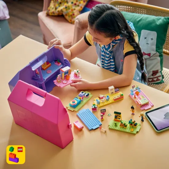 LEGO Friends 42697 Kreatív bőrönd és babaház