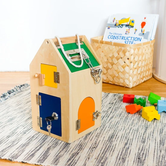 Zárakkal ellátott ház