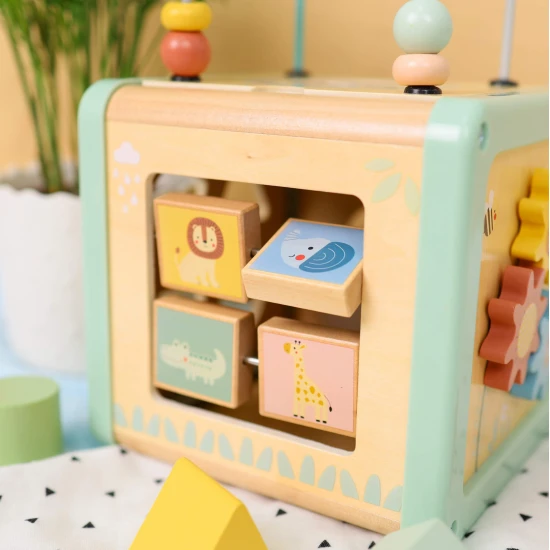 Fából készült motorkocka tevékenységekkel, Luka Pastel Tooky Toy játékkal