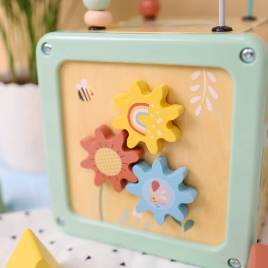 Fából készült motorkocka tevékenységekkel, Luka Pastel Tooky Toy játékkal