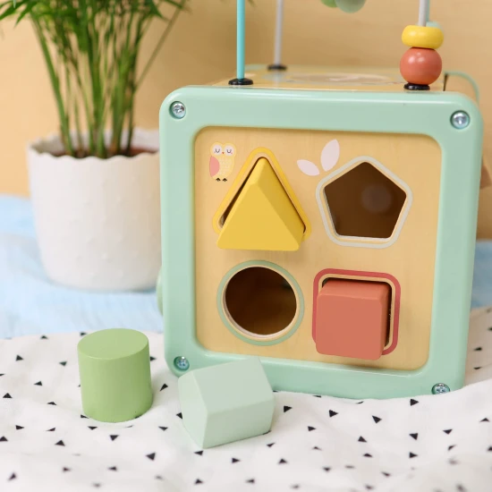 Fából készült motorkocka tevékenységekkel, Luka Pastel Tooky Toy játékkal