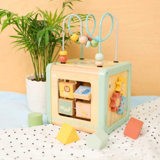 Fából készült motorkocka tevékenységekkel, Luka Pastel Tooky Toy játékkal