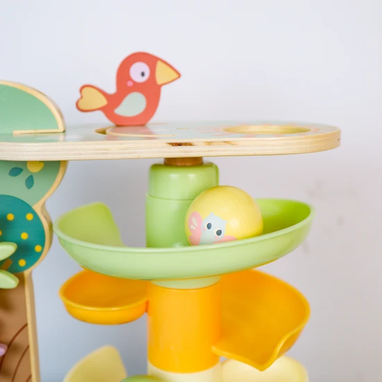 Színes foglalkoztató tábla labdapályával