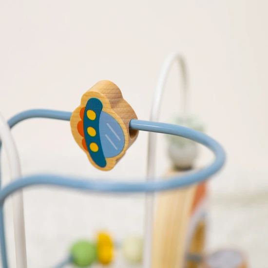 Fából készült motorlabirintus térmotívumokkal, gyönyörű pasztell színekben.