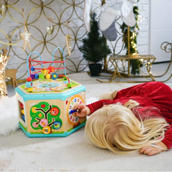 Hatszögletű kocka 7 az 1-ben Tooky Toy tevékenységekkel