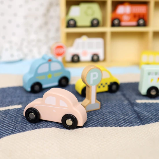 Fa játékautók készlet