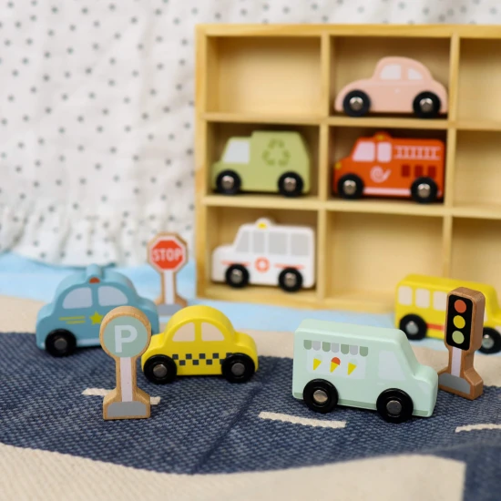 Fa játékautók készlet