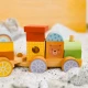 Tooky Toy fa összecsukható vonat játszórészekkel 18 hónapos kortól.