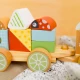 Tooky Toy fa összecsukható vonat játszórészekkel 18 hónapos kortól.