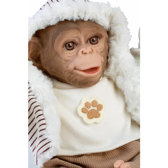 Aranyos majom baba puha szövettesttel bézs-barna szettben, kézzel készített Spanyolországban, 32 cm.