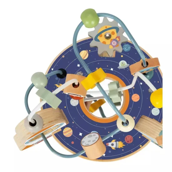 Fából készült motorlabirintus térmotívumokkal, gyönyörű pasztell színekben.