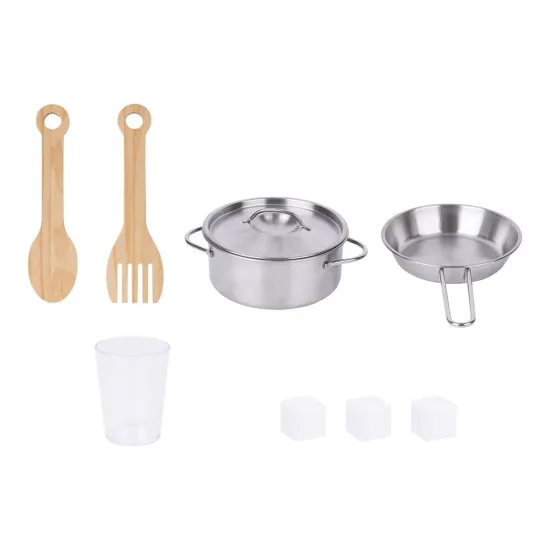 Fából készült gyerekkonyha a Tooky Toys-tól – ideális hely a kis szakácsoknak a képzelet és a csapatmunka fejlesztésére.