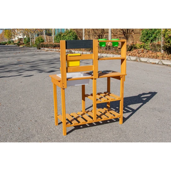 Fából készült kerti konyha mosogatóval