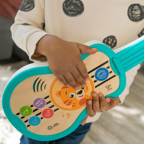 Zenélő játék fa ukulele Magic Touch HAPE 6m+ Baby Einstein 12609-6