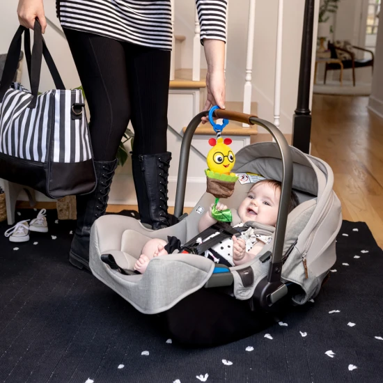 Húzható csörgő játék C-gyűrűvel Cal-a-Puller™ 0h+ Húzható csörgő játék C-gyűrűvel Cal-a-Puller™ 0h+ Baby Einstein 16887-6