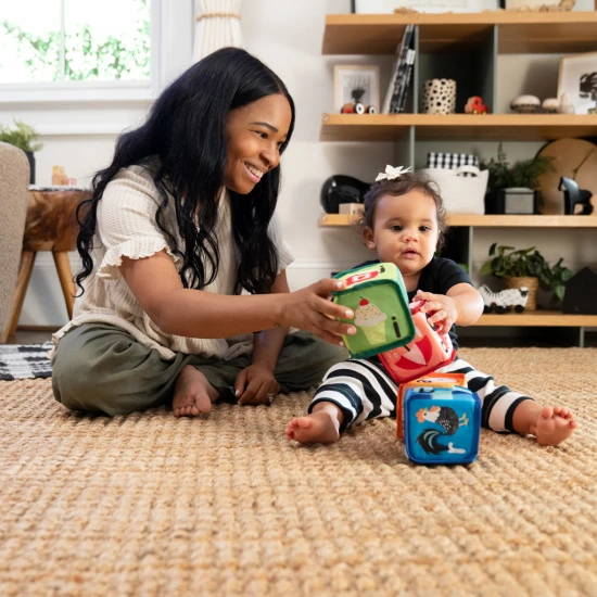 ABC textilkockák Alpha Stacks™ 4 db, 3h+ ABC textilkockák Alpha Stacks™ 4 db, 3h+ Baby Einstein 17304-4