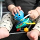 Rágóka/csörgő Opus’s Shake & Soothe™ 0h+ Baby Einstein 13157-6