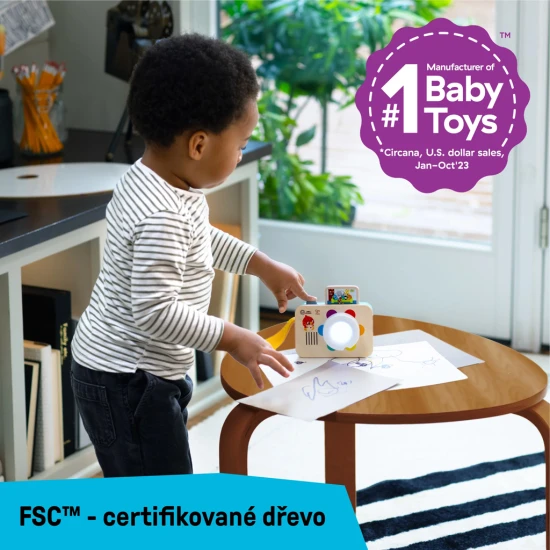 Baba Einstein kamera hanggal A színek elsajátítása gyerekjáték a Baby Einstein játékkamerával.