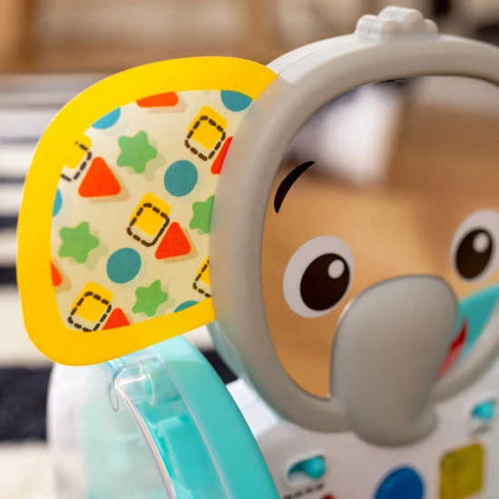 Zenélő elefánt Zenélő elefánt