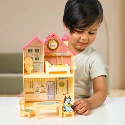 Playset House és Bluey figurája Playset House és Bluey figurája