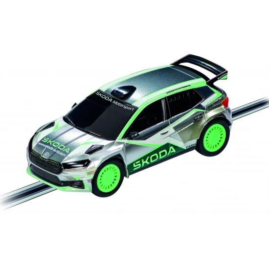 Carrera GO Škoda Rally autópálya FABIA RS autókkal az akciópályán.