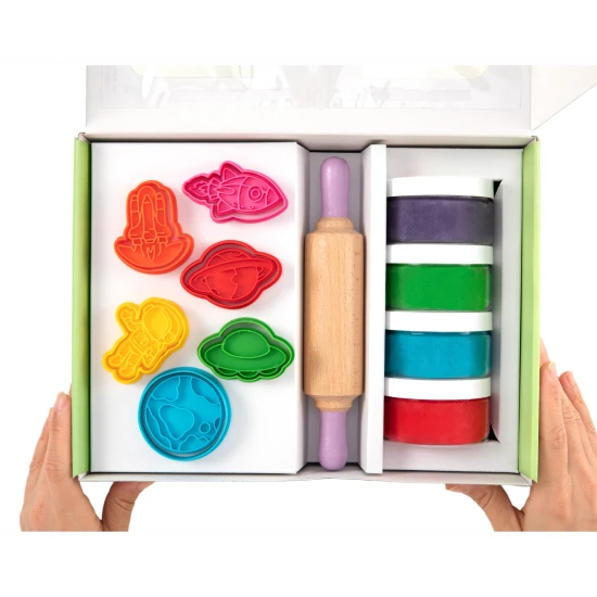 Kreatív modellező készlet ChildGen univerzum színes gyurmával, vágókkal és hengerrel. 