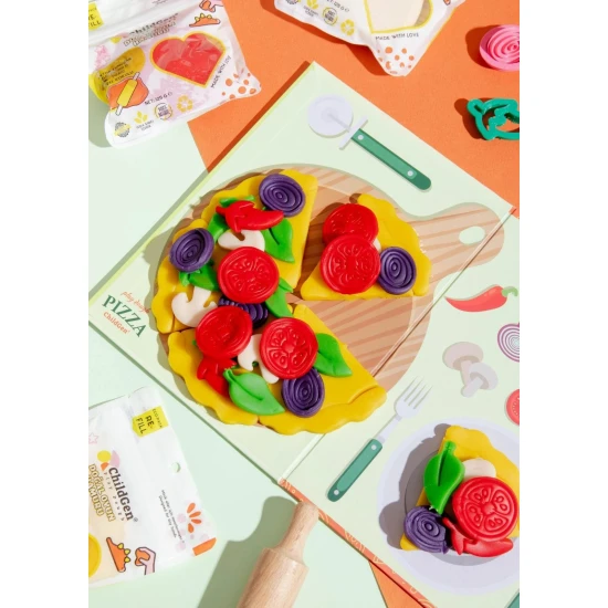 ChildGen modellező készlet Pizza - természetes gyurma formákkal és játszószőnyeggel.