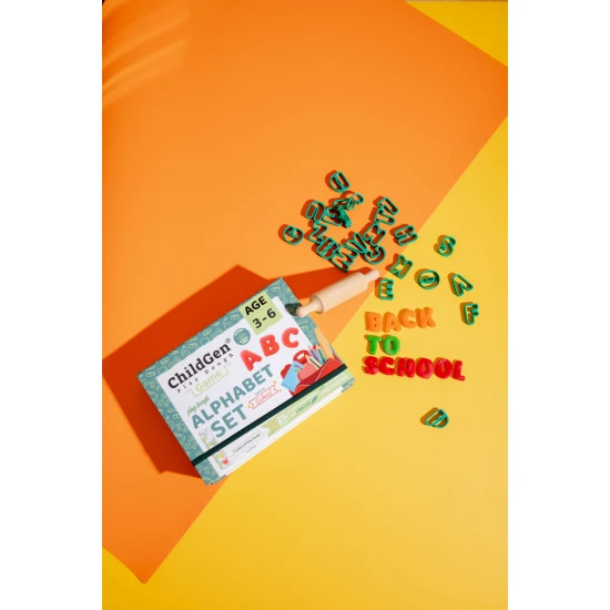 ChildGen modellező készlet Alphabet - természetes gyurma formákkal és játszószőnyeggel.