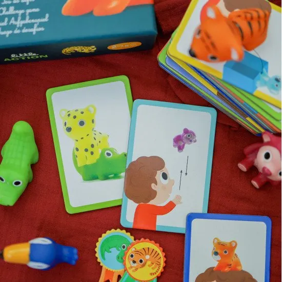 A Happy Jungle játék egy társasági játék, tele mozgással és ügyességgel.