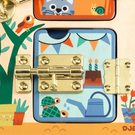 Fából készült motoros játék gyerekeknek - zárak nyitása és szobák felfedezése