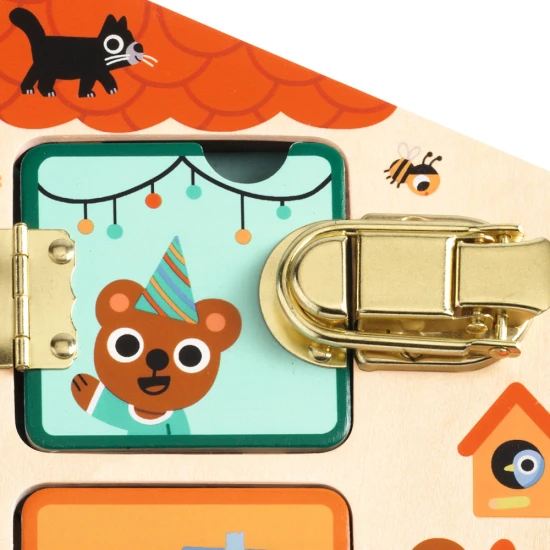 Fából készült motoros játék gyerekeknek - zárak nyitása és szobák felfedezése