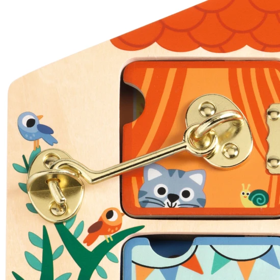 Fából készült motoros játék gyerekeknek - zárak nyitása és szobák felfedezése