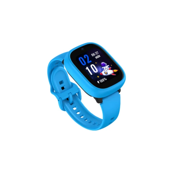 Gyermek okosóra Kiddoboo x Lagenio WatchMe 4G kék-fekete színben kijelzővel, kamerával és SOS funkcióval - biztonságos és játékos kiegészítő gyerekeknek.