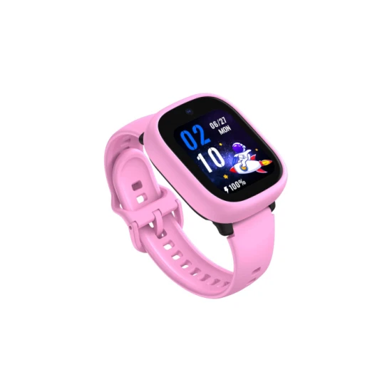 Kiddoboo x Lagenio WatchMe 4G gyerek okosóra rózsaszín-lila színben kijelzővel, kamerával és SOS funkcióval - biztonságos és játékos kiegészítő gyerekeknek.