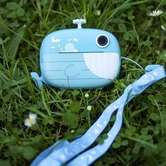 FotoFun 2 Whale Blue fényképezőgép - kék azonnali kamera gyerekeknek azonnali nyomtatással, színes markerekkel és szórakoztató képkeretekkel.