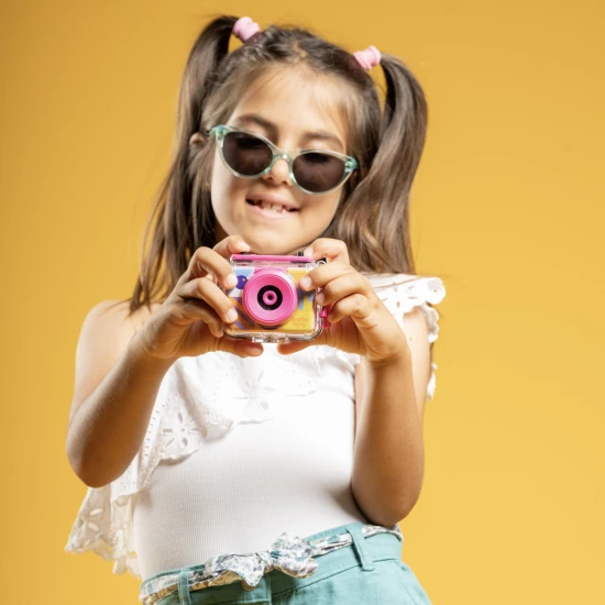 Gyermekakciókamera Kiddoboo Splash Pink - rózsaszín vízálló kamera forgatható kamerával és kiegészítőkkel az apró kalandokhoz.​