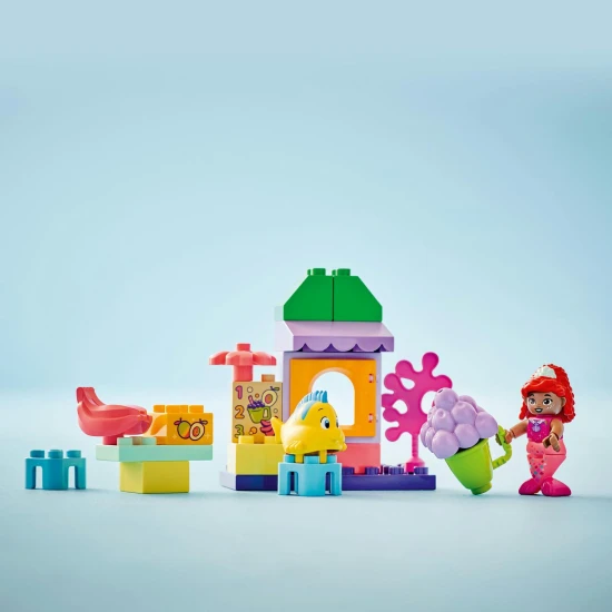LEGO DUPLO készlet Ariellel és Šupinkával egy játékos kávésállványon.