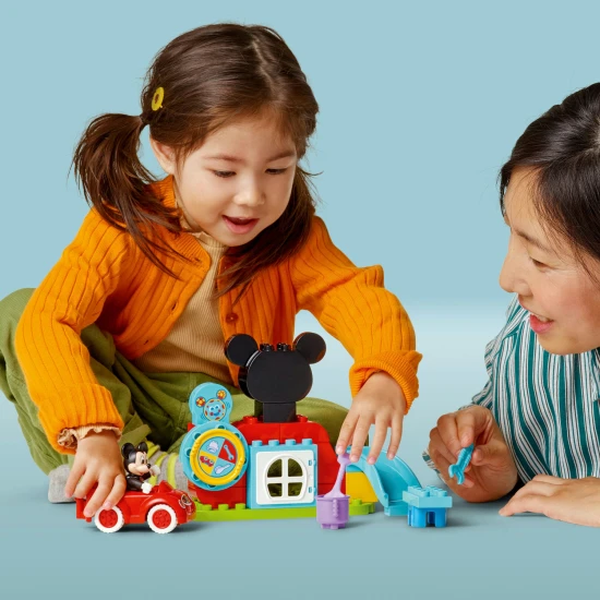 LEGO DUPLO Mickey Mouse klub interaktív kerékkel és megépíthető játékautóval
