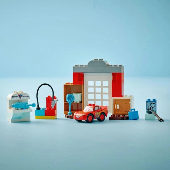 LEGO DUPLO 10456 – McQueen és látogatás Dr. Hudson garázsában autóval és kiegészítőkkel