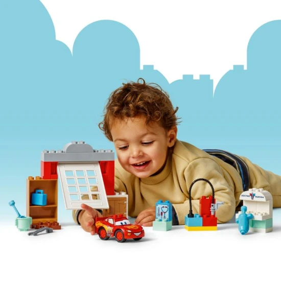 LEGO DUPLO 10456 – McQueen és látogatás Dr. Hudson garázsában autóval és kiegészítőkkel