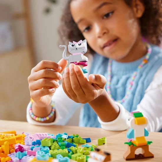 LEGO® Classic Creative Pets Building Kit (11034) – Építsd meg kedvenc házi kedvenceidet színes LEGO kockákkal és egyszerű utasításokkal