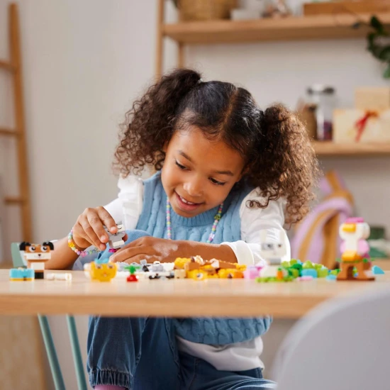 LEGO® Classic Creative Pets Building Kit (11034) – Építsd meg kedvenc házi kedvenceidet színes LEGO kockákkal és egyszerű utasításokkal