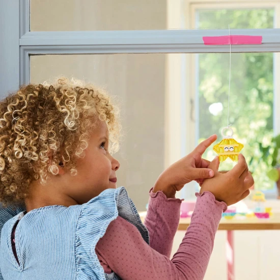 Kreatív LEGO Classic építőkészlet áttetsző blokkokkal a végtelen építési lehetőségekért.