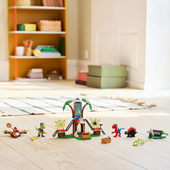 LEGO® Marvel 11200 – Spidey, Gobby és a Raptors egy fán harcol szuperhősökkel és dinoszauruszokkal.