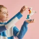A LEGO® Creator 3 az 1-ben építőkészlet (31140) egy varázslatos egyszarvúval, csikóhalral és pávával, színes, pozícionálható modelleket tartalmaz az építkezéshez és a bemutatáshoz, ideális 7 éves és idősebb gyermekek számára.