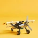 LEGO® Technic 42198 Repülőgép a távoli területekre – Forgó propellerrel és zebrával rendelkező modell.