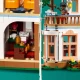 LEGO Friends Stílusos szálloda egy kastélyban francia dizájnnal, luxuslakosztály karmos lábfürdővel, télikert, recepciós pult és egy titokzatos tetőtér, tele történelmi műtárgyakkal.