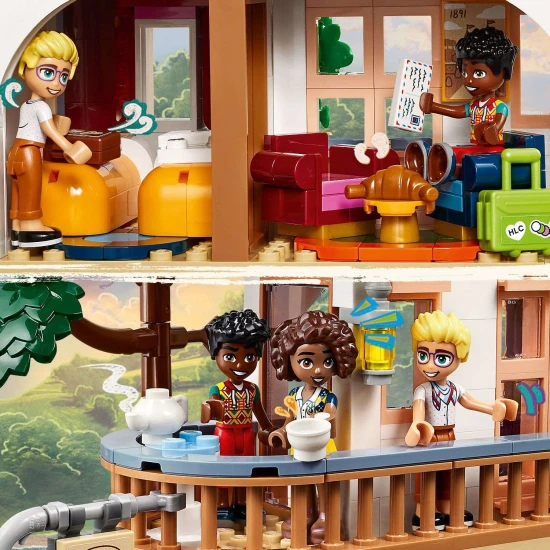 LEGO Friends Stílusos szálloda egy kastélyban francia dizájnnal, luxuslakosztály karmos lábfürdővel, télikert, recepciós pult és egy titokzatos tetőtér, tele történelmi műtárgyakkal.