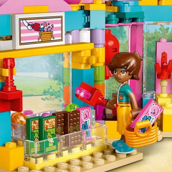  LEGO® Friends 42649 Heartlake édességbolt 3 karakterrel és szórakoztató játékkellékekkel.