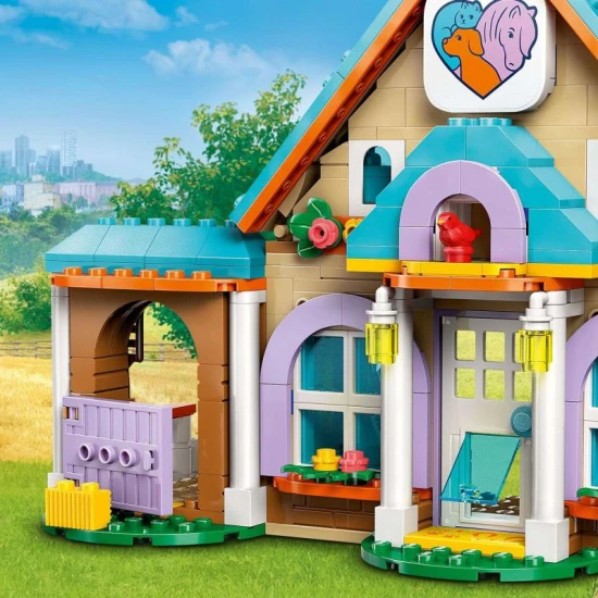 LEGO Friends 42651 – Állatkórház lovaknak és házi kedvenceknek minifigurákkal, lóval, kutyákkal és macskával
